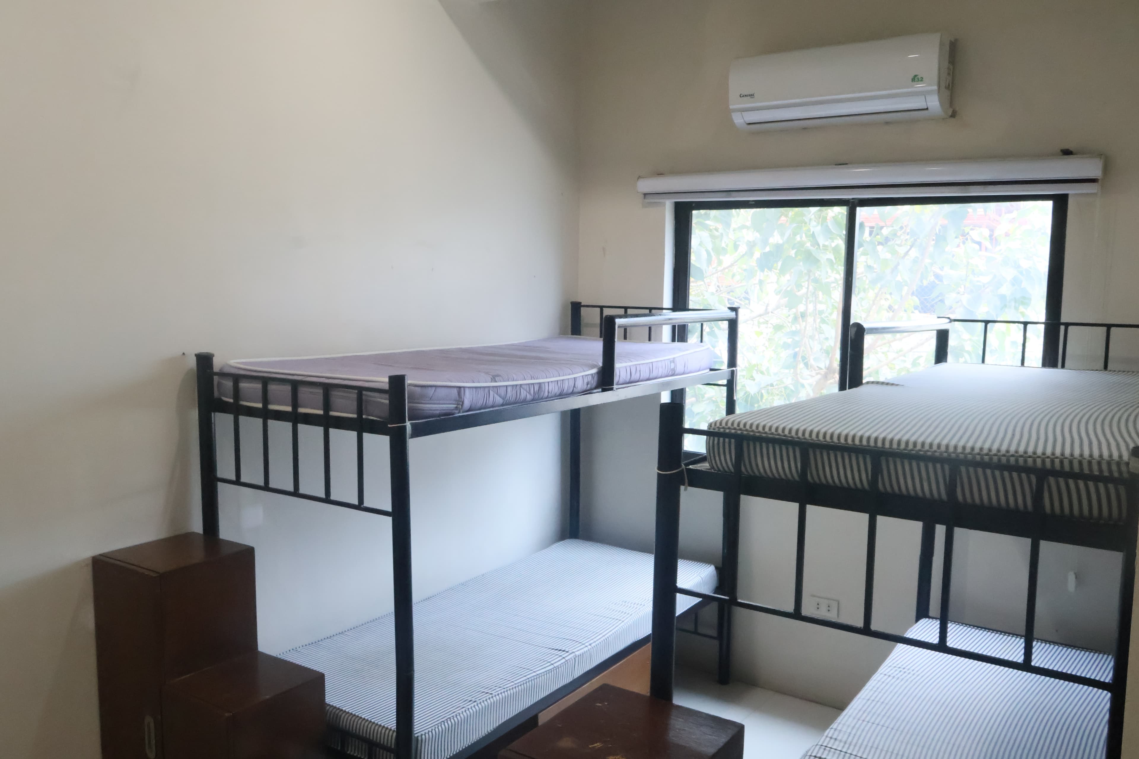 2 rooms slideshow image